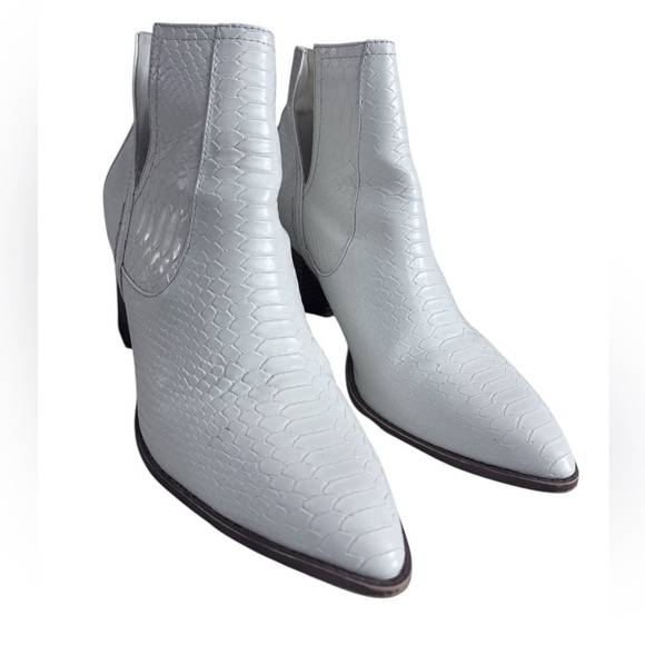 Zby Shoes - Chic White Croc Textured Slip On Ankle Booties With Block Heel | Size 10